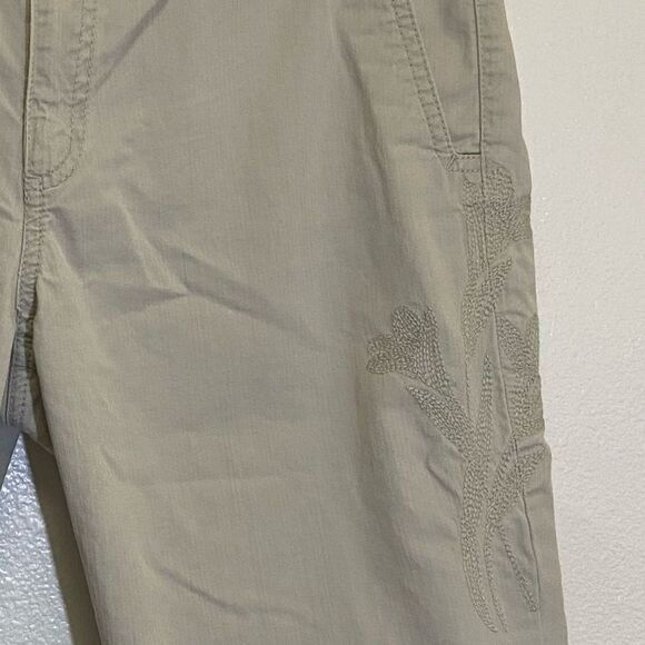 Eddie Bauer - Vashon Fit Hiking Capri Bermudas Floral Embroidery - size 6 - Picture 6 of 6